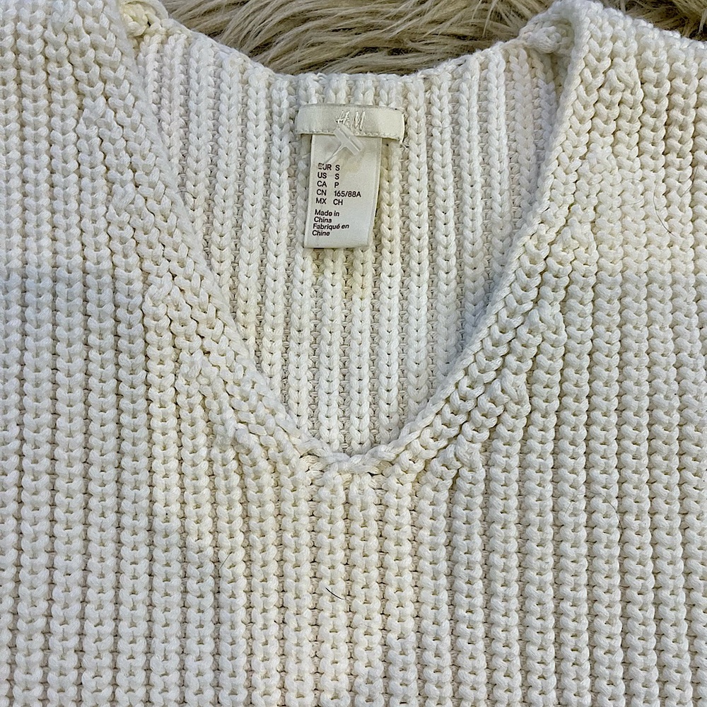H&M Cropped Sweater - Picture 2 of 6